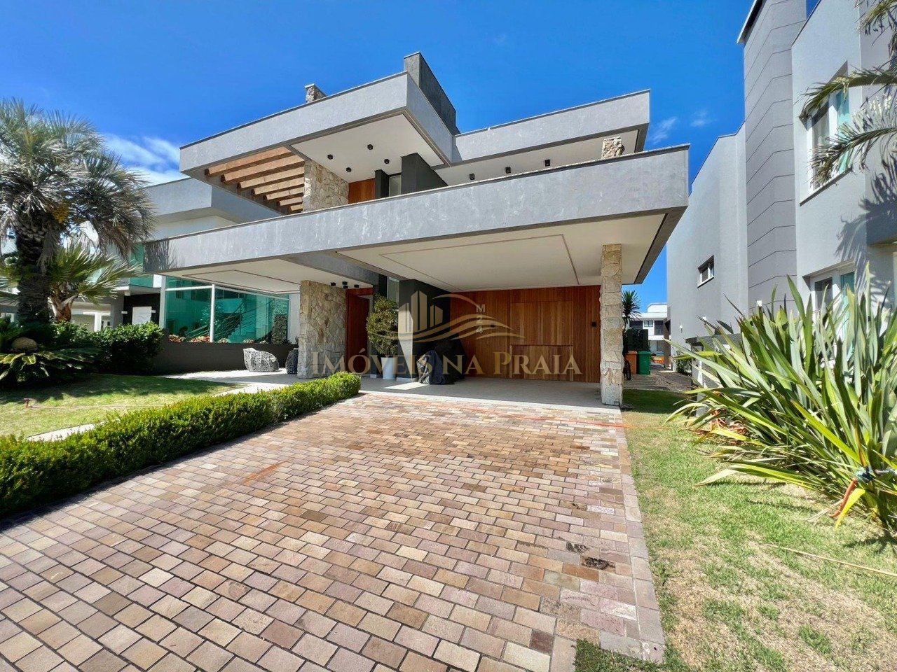 Casa em Condomínio 4 dormitórios no bairro Malibu Beach Residence