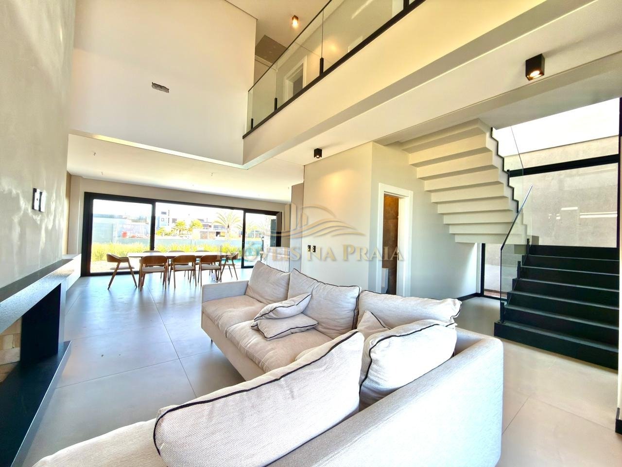 Foto 2 — Casa em Condomínio no Sunset.