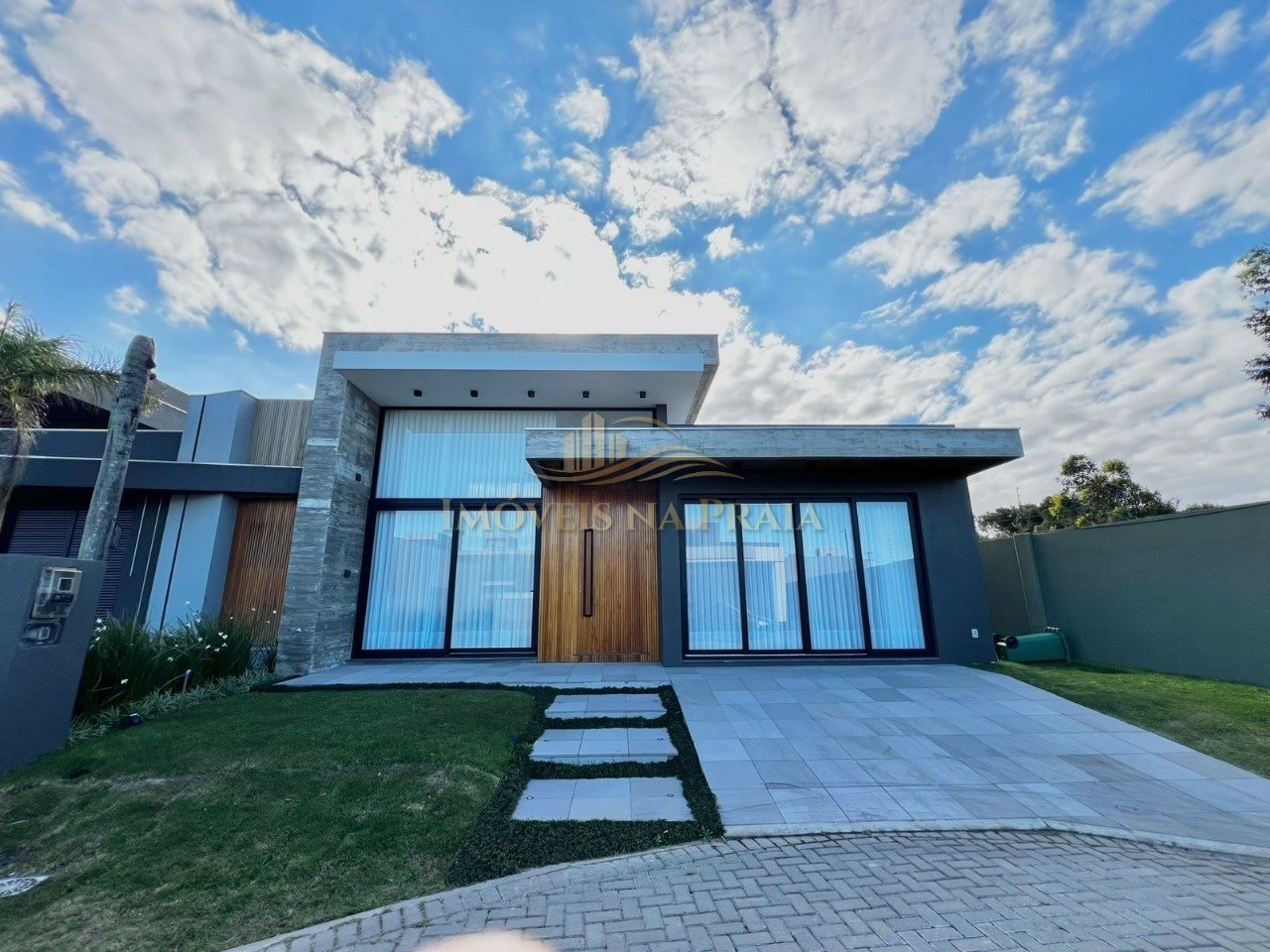 Casa em Condomínio no Sunset.