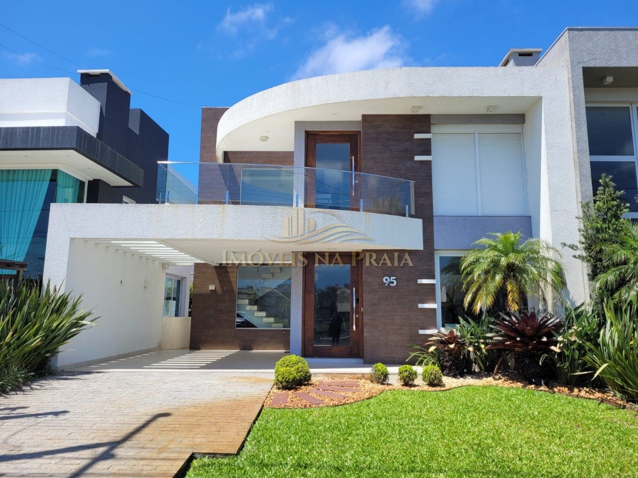 Casa em Condomínio no Las Palmas.