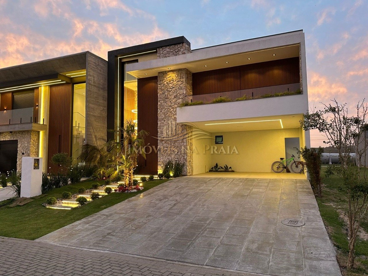 Casa em Condomínio no Sunset.