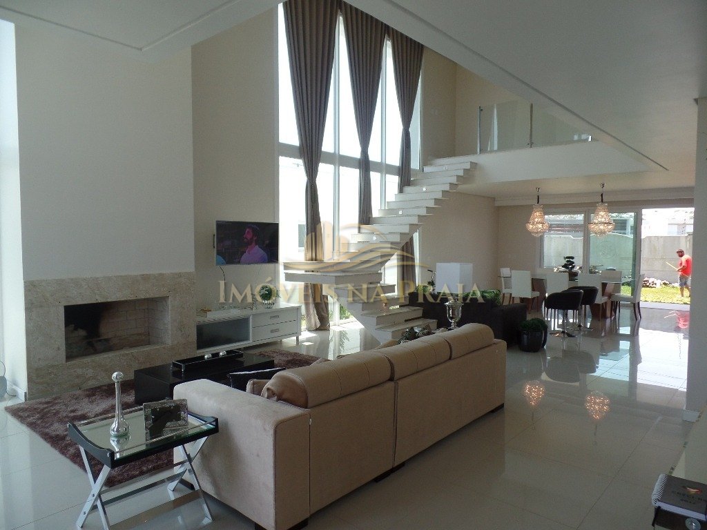 Foto 2 — Casa em Condomínio no Quintas do Lago.