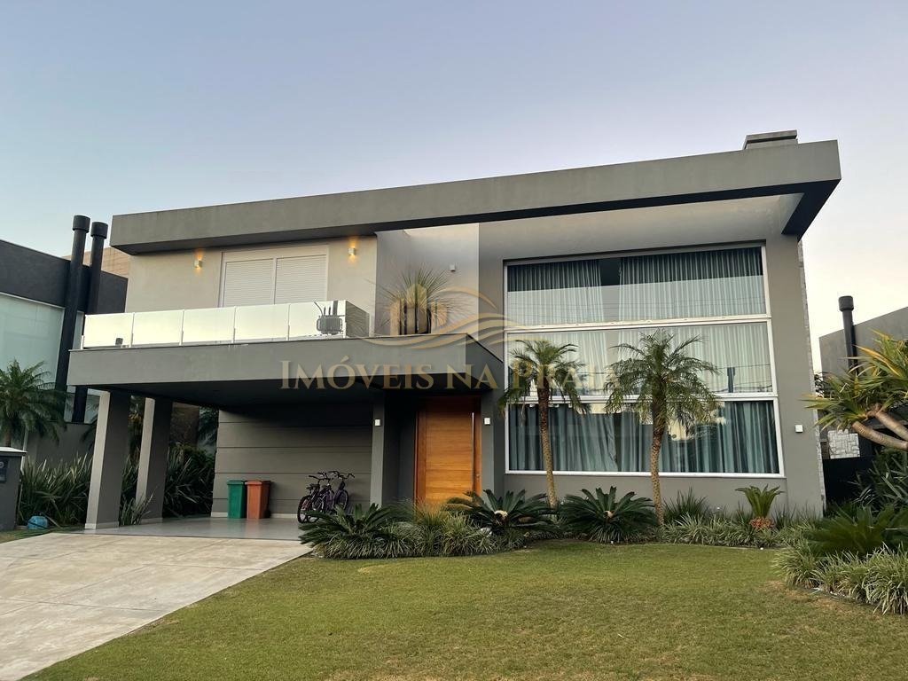 Casa em Condomínio no Malibu Beach Residence.