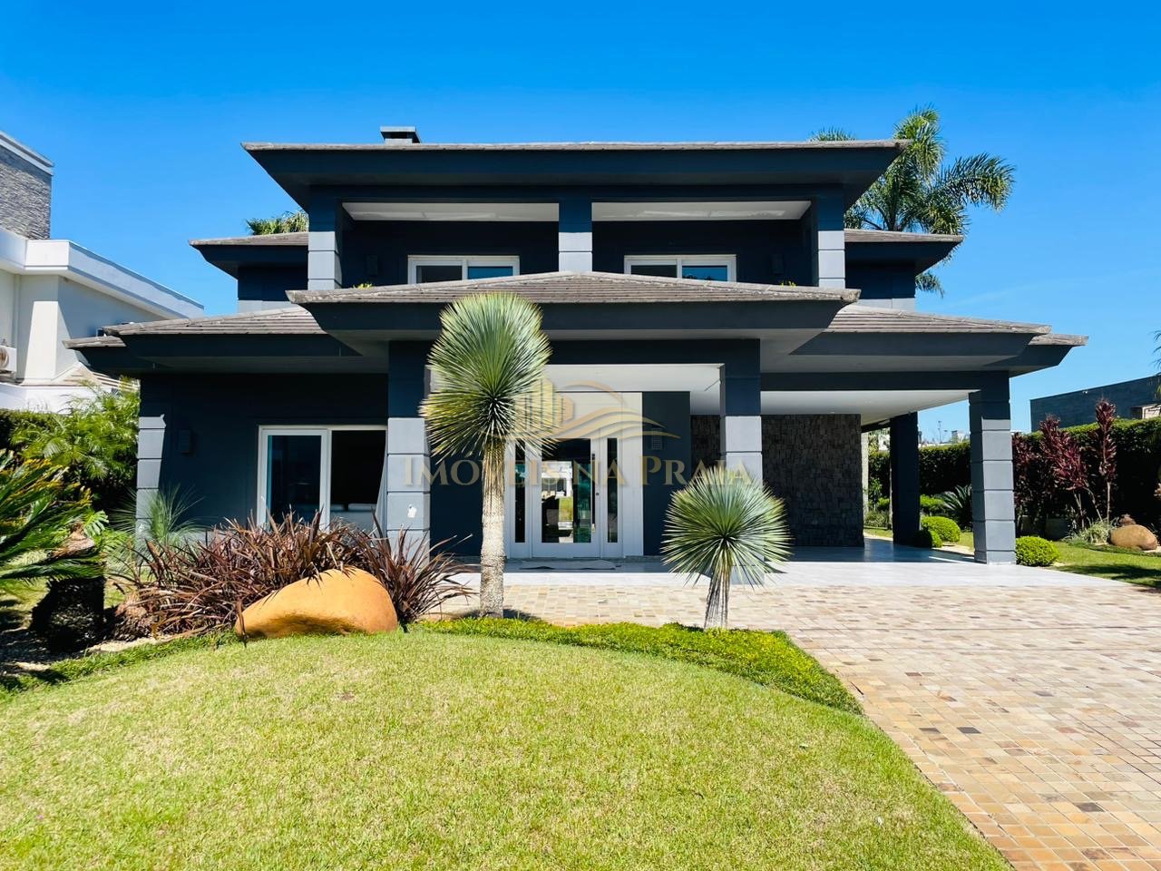 Casa em Condomínio no Bosques de Atlântida.