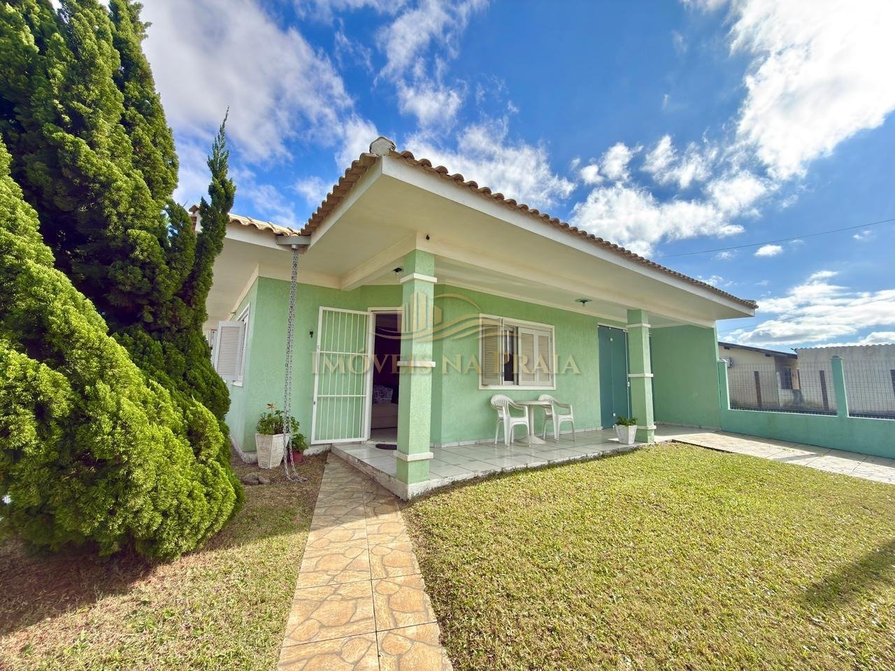 Casa 4 dormitórios no bairro Rainha do Mar