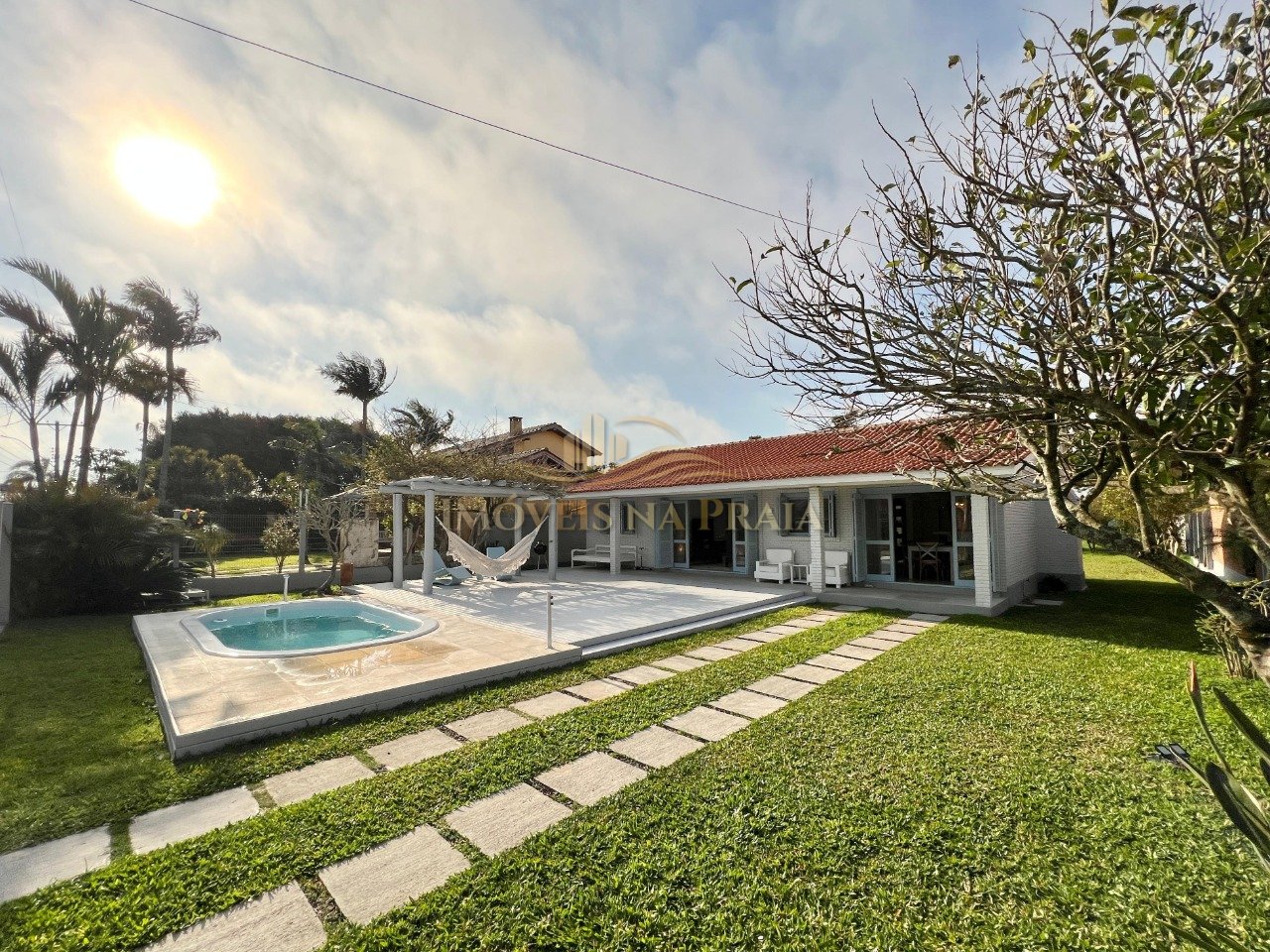 Casa 5 dormitórios no bairro Atlântida