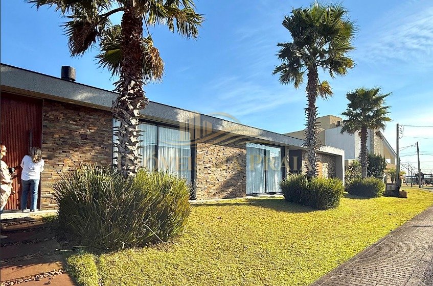 Casa em Condomínio no Las Palmas.