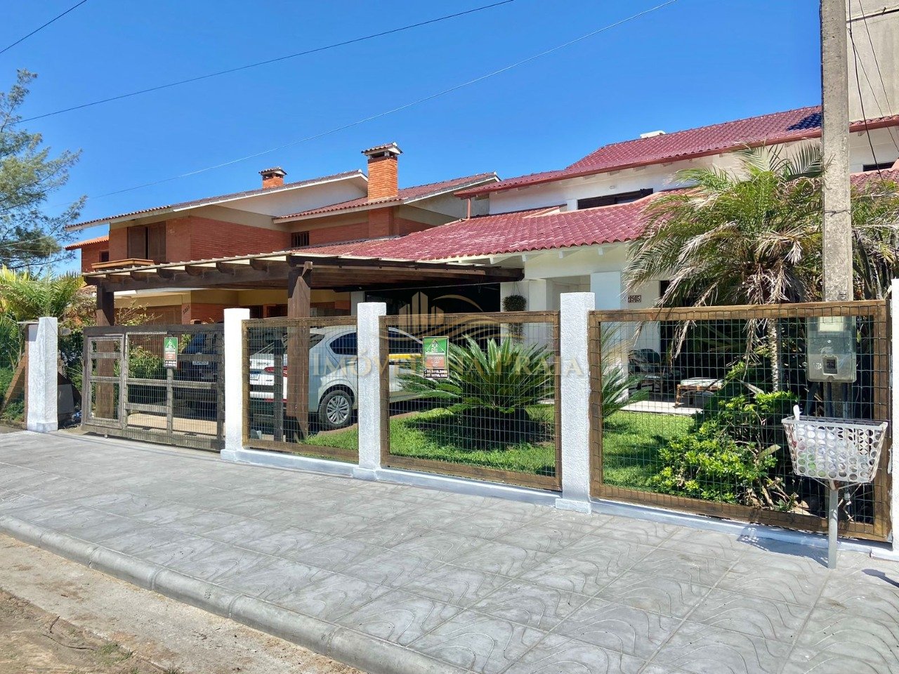 Foto 4 — Casa com 6 dormitórios no Centro de Xangri-Lá.