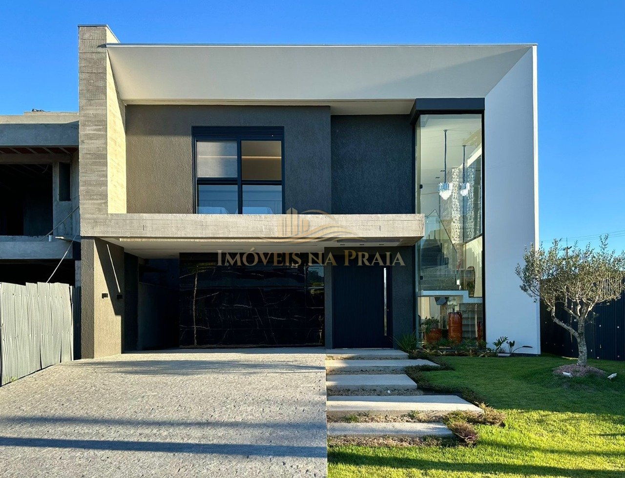 Casa em Condomínio no Sunset.